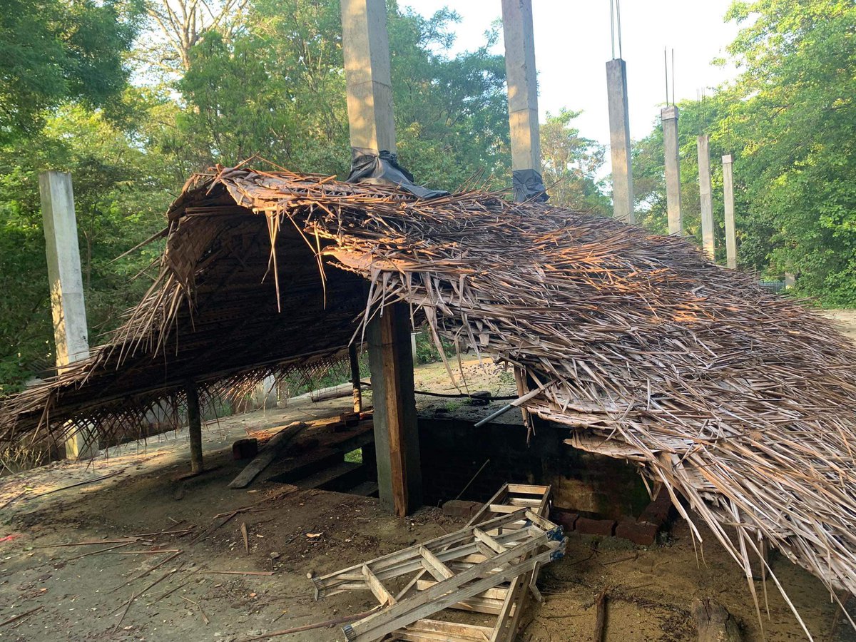 「昨日怒ったらポル葉で屋根を閉めて、出来たよって送ってきた写真見てまた頭にきてクラ」|東條さち子のイラスト