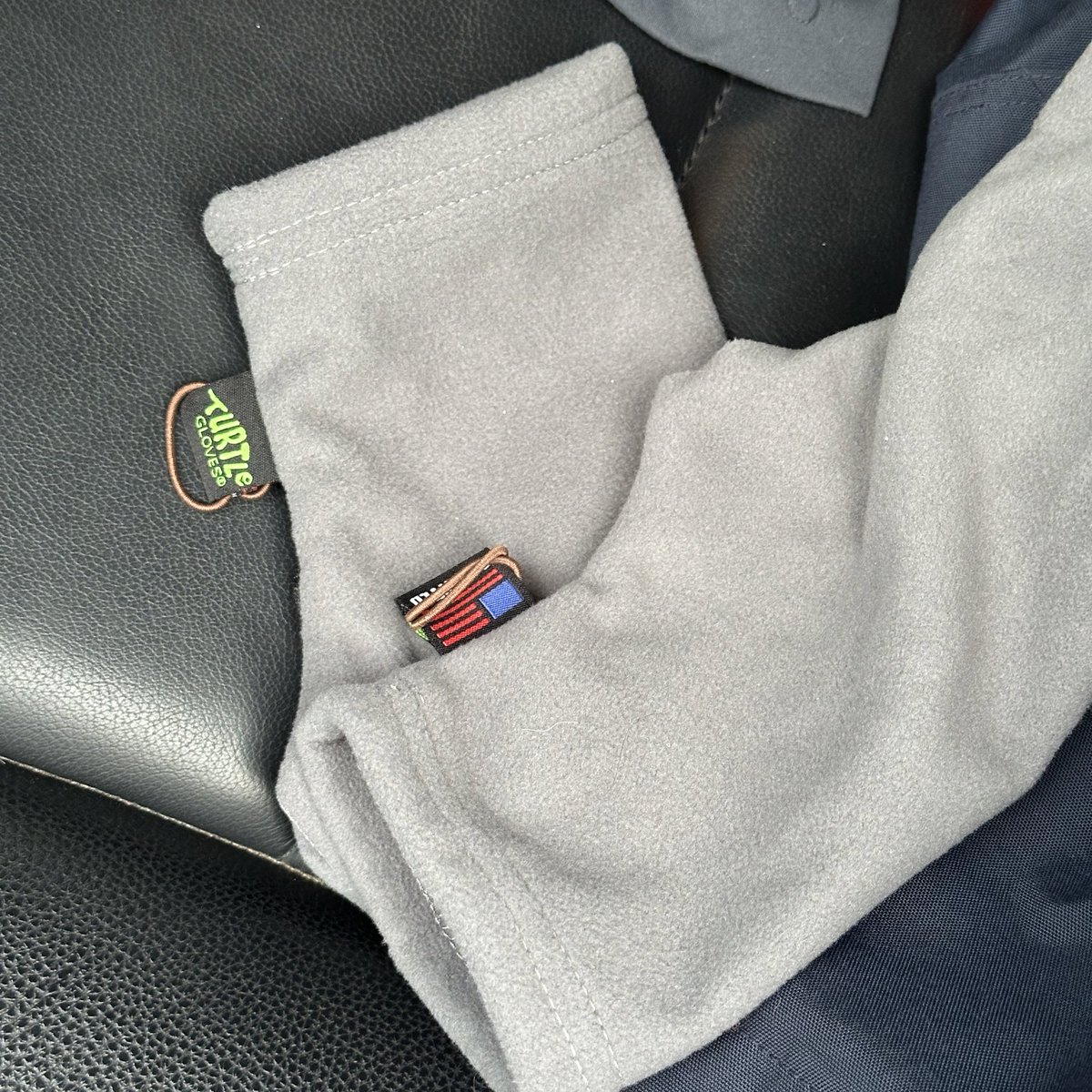 Cold hands? Not happening here! I always keep a pair of @turtlegloves in the car to help keep my digits nice and warm! #bibchat #turtleglovesBR