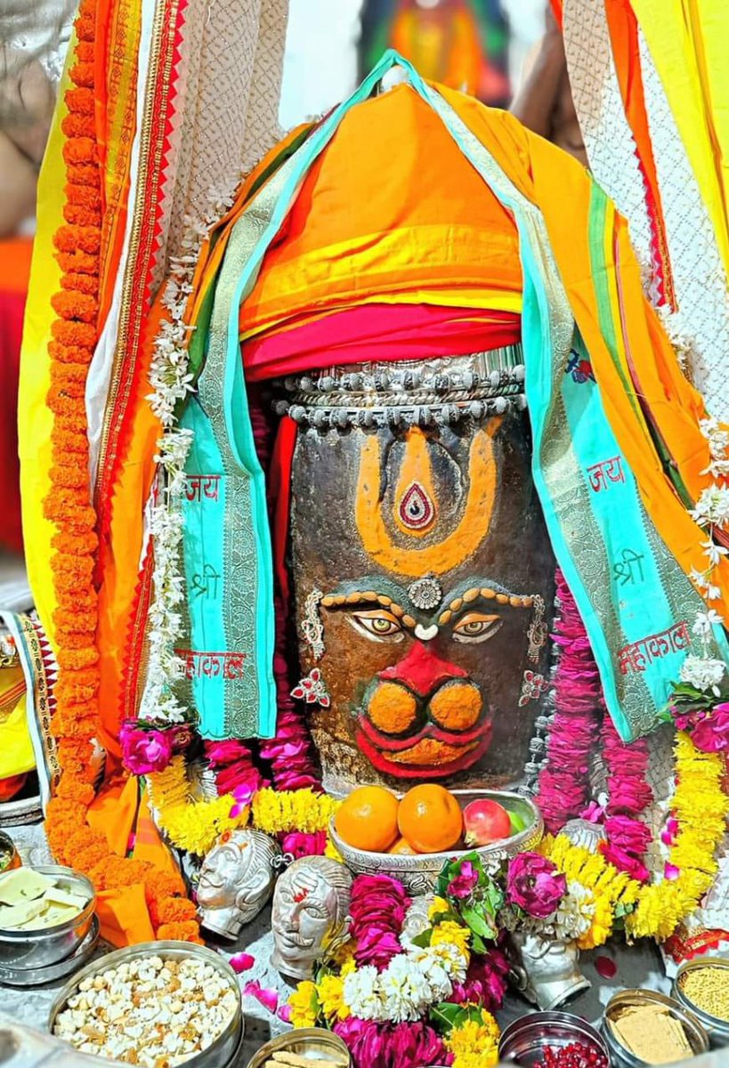 jaisinghumath's tweet photo. 🙏🌹जय श्री महाकाल 🌹🙏
श्री महाकालेश्वर ज्योतिर्लिंग जी का आज का भस्म आरती श्रृंगार दर्शन 04 जनवरी 2024 ( गुरुवार )🌹🙏
#Mahakaleshwar #Ujjain #mahakal #jayshreemahakal https://t.co/c6dikXxl9i