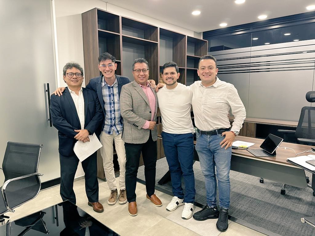 gtarazona1's tweet photo. Desde #Mosquera con @nelsonhparra, alcalde electo, Sec. Educación y Sec. de Despacho.
Juntos trabajaremos por la ampliación de cobertura en las regiones a través de la estrategia, 𝗨𝗻𝗶𝘃𝗲𝗿𝘀𝗶𝗱𝗮𝗱 𝗲𝗻 𝘁𝘂 𝗧𝗲𝗿𝗿𝗶𝘁𝗼𝗿𝗶𝗼 
🎓Ideas que Construyen #SomosUD #Somosregión https://t.co/QHJCIEeiDk