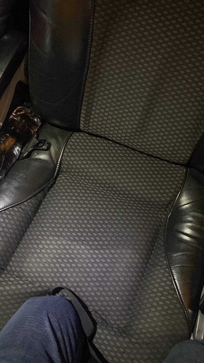 jvcrivelli's tweet photo. @estrellarojapue  Hola, vengo en un autobús de AICM a Paseo Destino y mi asiento está mojado; boleto muy caro no puede ser posible esta situación.
@Profeco @carlosmartinh @JCarlos_Valerio https://t.co/kSbdEUKs2o