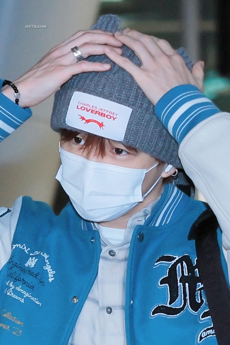 RiceTo222's tweet photo. 240104 입국 강다니엘 KANGDANIEL

귀 숨기기!(아님)
가방이 더 쿰.. https://t.co/i6UOIamocF