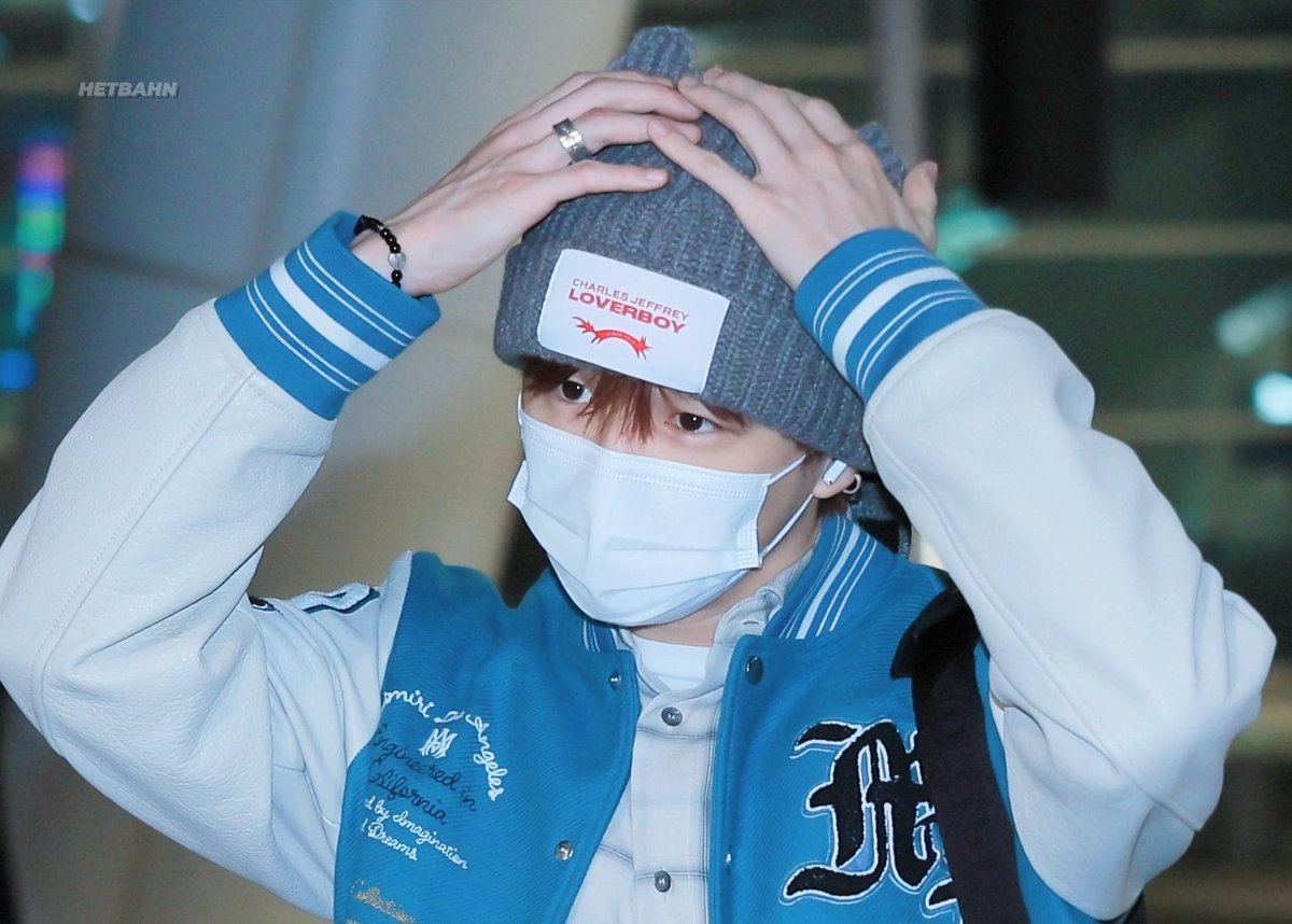 RiceTo222's tweet photo. 240104 입국 강다니엘 KANGDANIEL

귀 숨기기!(아님)
가방이 더 쿰.. https://t.co/i6UOIamocF