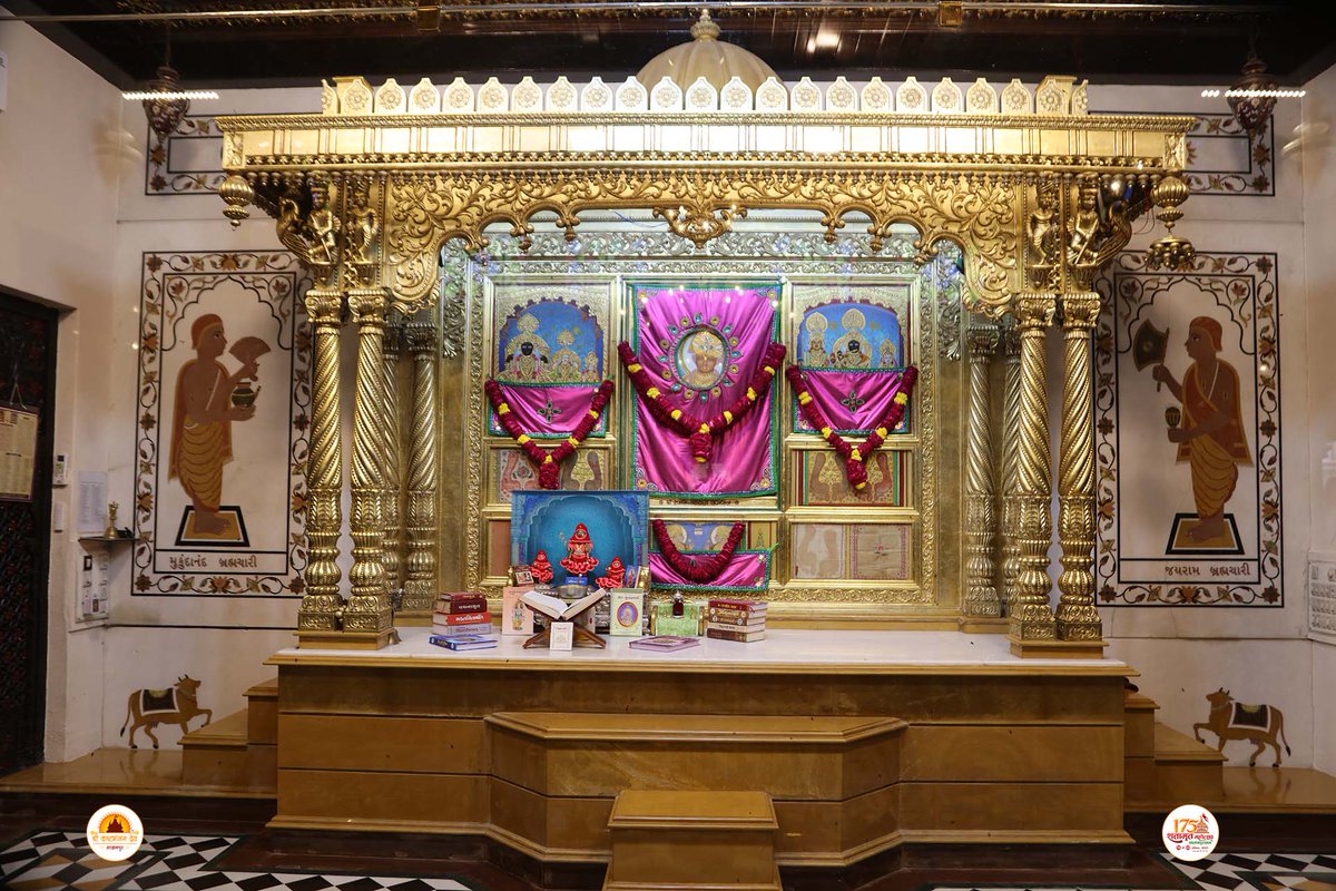 kashtbhanjandev's tweet photo. Darshan : 04-01-2024
Hello Devotees  
Jai Shri swaminarayanv
Shringar Darshan of Shri kashtbhanjandev hanumanji Maharaj Salangpur dham.
 https://t.co/OrZRylQI6y
#175Shatamrut #shatamrutmahotsav #kingofsalangpur #swaminarayan #inspiration #motivation #hariprakashswami #hanumanji #hanuman #vadtal #gujarati #darshan #hinduism #hinduism #festival #salamgpurdham #salangpur