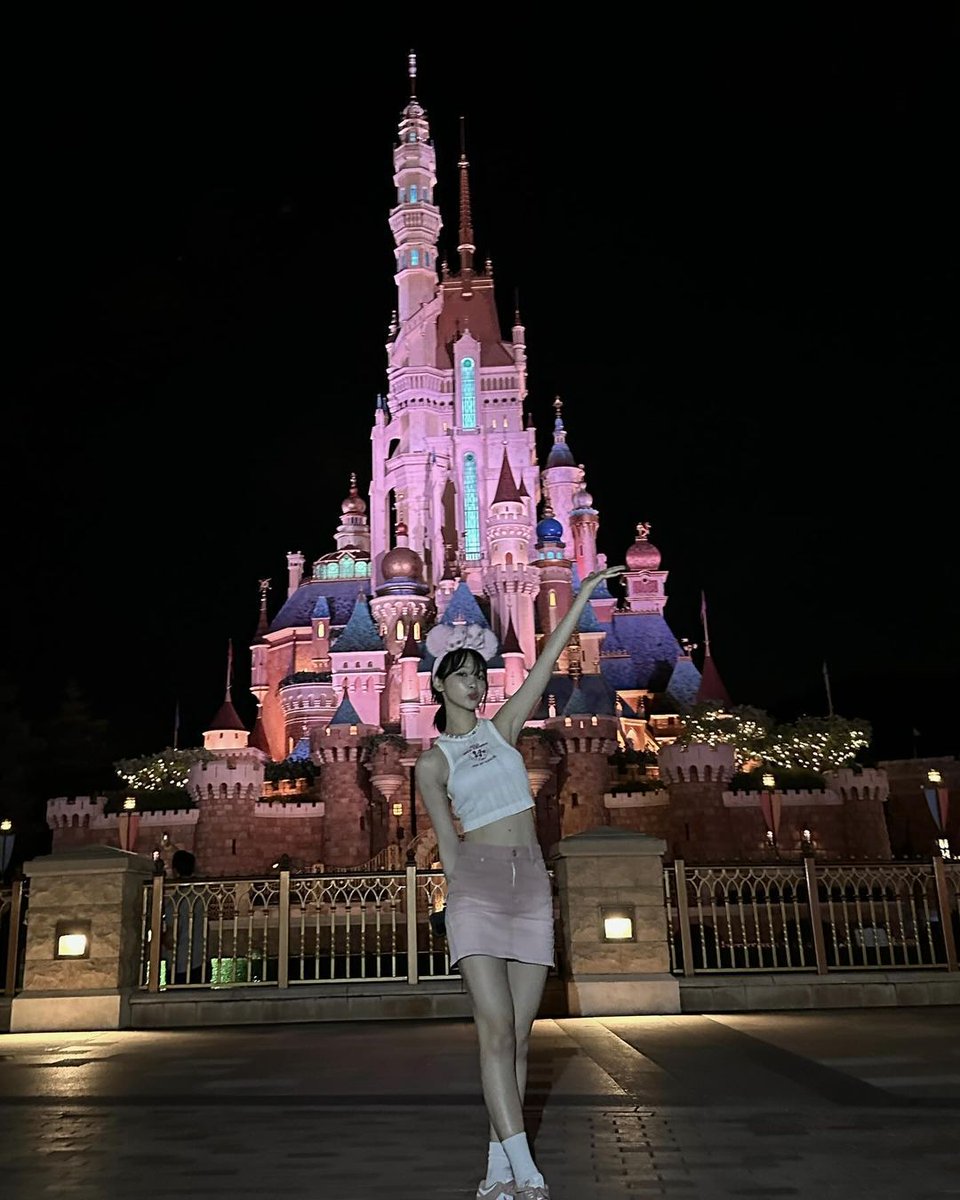 caewonc's tweet photo. I wanna go there again 🎠 https://t.co/FjaTQEn6pf