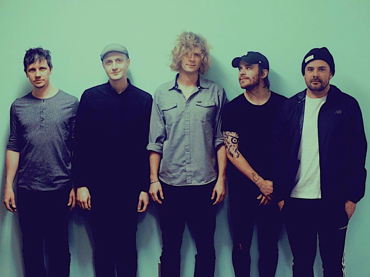 AnEmoADay's tweet photo. An Emo A Day… ⁦@relientK⁩ #EmoNeverDies #EmoXmas 

https://t.co/bsiVvHDkT4 https://t.co/xKjsiHs9p8