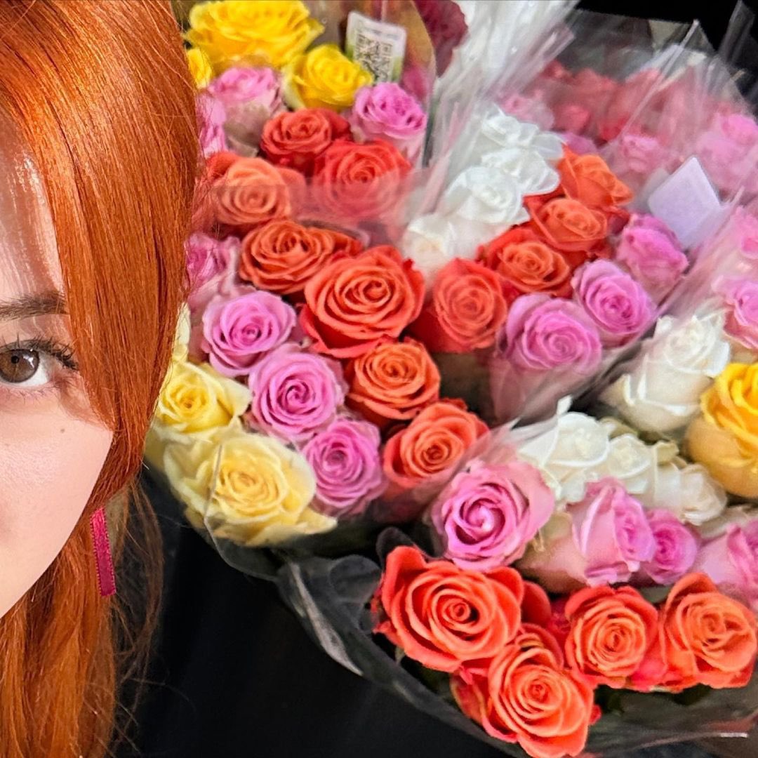 The delicate petals and diverse array of colors seem to encapsulate the essence of feminine appreciation, making flowers an enduring gesture of affection and admiration.