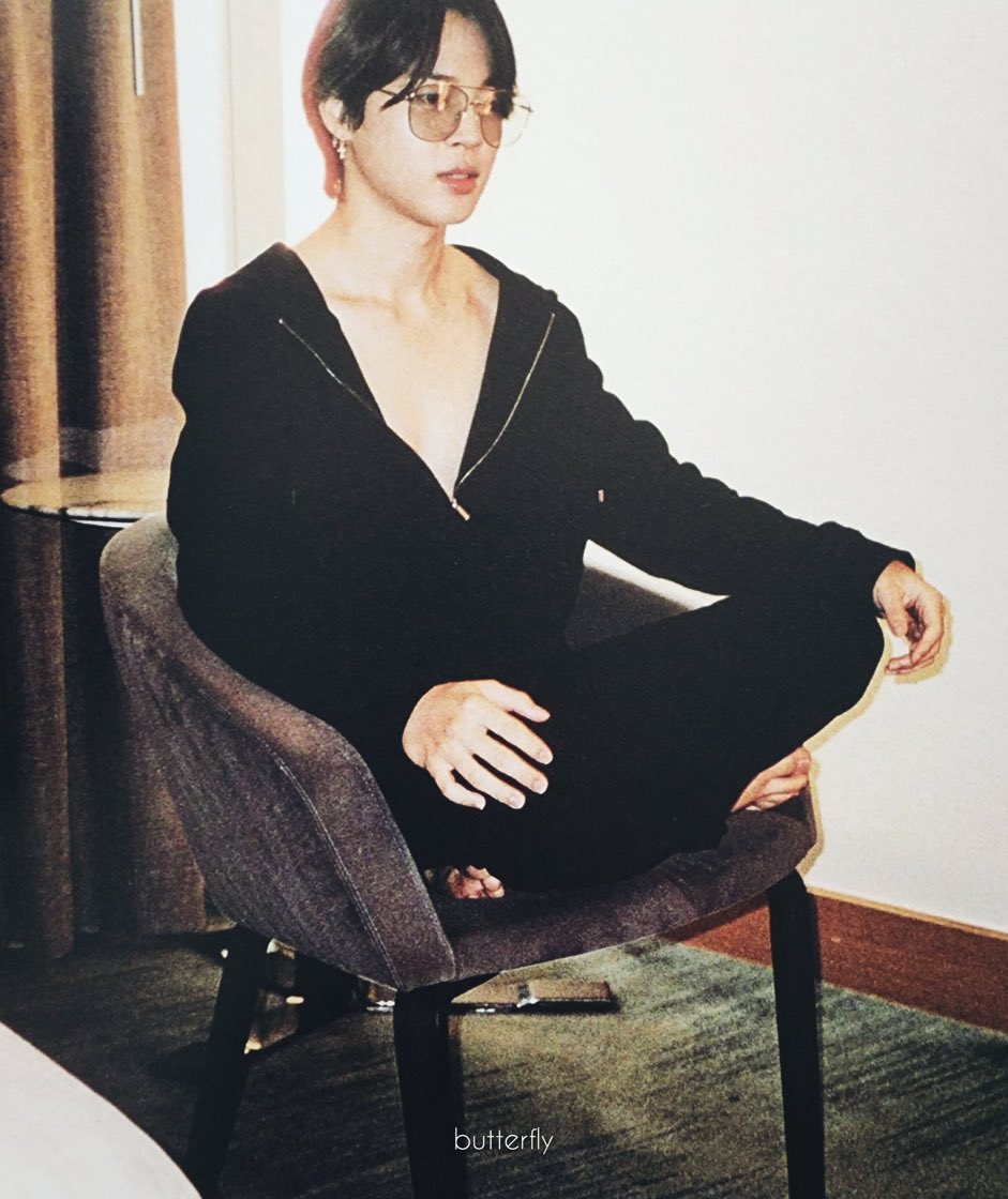 pjmngallery's tweet photo. Jimin in glasses 😵‍💫 https://t.co/GVOQIbEyRL