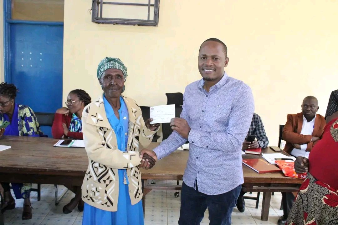 Basil_MpYatta's tweet photo. Yesterday , i issued Uwezo fund cheques worth Ksh 3.9 Million to 38 groups in Yatta Constituency.

The exercise took place at Youth Empowerment Centre in Kithimani Ward.

I encourage all beneficiaries to make good use of the funds by venturing into income generating activities. https://t.co/BLcGum6B6L