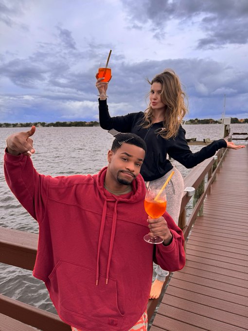 Woke up from a nap to find @kingbach  at my front door!!!he Came home to Florida for the holidays!!!<a class="tags" target="_blank" title="On Twitter" href="/?out=eyJ0eXAiOiJKV1QiLCJhbGciOiJIUzUxMiJ9.eyJpYXQiOjE3MjA1NDcyNTEsImlzcyI6InR3cG9ybnN0YXJzLmNvbSIsIm5iZiI6MTcyMDU0NzI1MSwiZXhwIjoxNzUyMDgzMjUxLCJyZWRpcmVjdF91cmwiOiJodHRwczovL3R3aXR0ZXIuY29tL2tpbmdiYWNoIn0.uAIf4IJe4xJYP-3SwpI2Ly2pUcUofDpYv-Y4R_ZbU1rhFVFHpzdm5K0nYx-SS_KFyaoryZUT-as4GfNdOuGiZg">&#64;kingbach</a><a href="/tag/colorado"class="tags"><span>&#35;colorado</span></a><a href="/tag/dogs"class="tags"><span>&#35;dogs</span></a><a href="/tag/snowstorm"class="tags"><span>&#35;snowstorm</span></a>