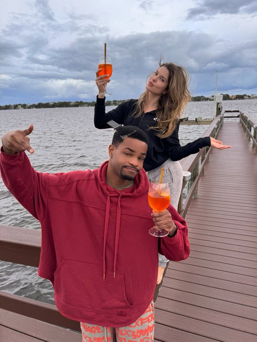 Woke up from a nap to find @kingbach  at my front door!!!he Came home to Florida for the holidays!!!<a class="tags" target="_blank" title="On Twitter" href="/?out=eyJ0eXAiOiJKV1QiLCJhbGciOiJIUzUxMiJ9.eyJpYXQiOjE3MjA1NDcyNTEsImlzcyI6InR3cG9ybnN0YXJzLmNvbSIsIm5iZiI6MTcyMDU0NzI1MSwiZXhwIjoxNzUyMDgzMjUxLCJyZWRpcmVjdF91cmwiOiJodHRwczovL3R3aXR0ZXIuY29tL2tpbmdiYWNoIn0.uAIf4IJe4xJYP-3SwpI2Ly2pUcUofDpYv-Y4R_ZbU1rhFVFHpzdm5K0nYx-SS_KFyaoryZUT-as4GfNdOuGiZg">&#64;kingbach</a><a href="/tag/colorado"class="tags"><span>&#35;colorado</span></a><a href="/tag/dogs"class="tags"><span>&#35;dogs</span></a><a href="/tag/snowstorm"class="tags"><span>&#35;snowstorm</span></a>