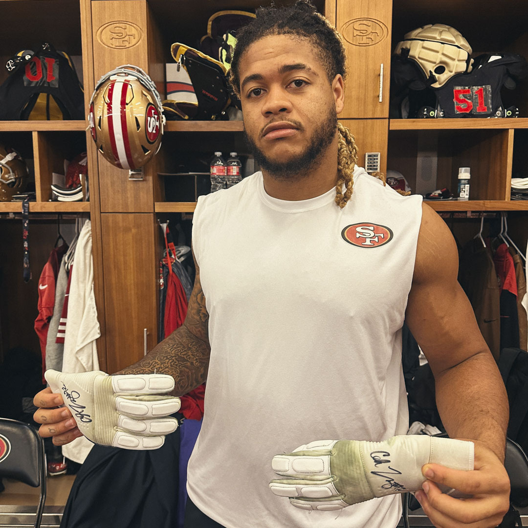 RT if you're happy to see @youngchase907 in red and gold & for the chance to win signed gloves 😁#ProBowlVote No purchase necessary. Official rules: 49rs.co/3RSEUEP