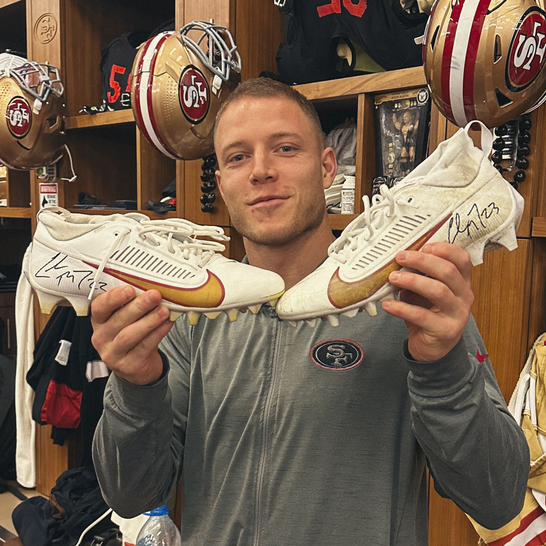 #ProBowlVote CMC 🗳 RT for the chance to win a pair of @CMC_22 signed cleats! No purchase necessary. Official rules: 49rs.co/3RSEUEP