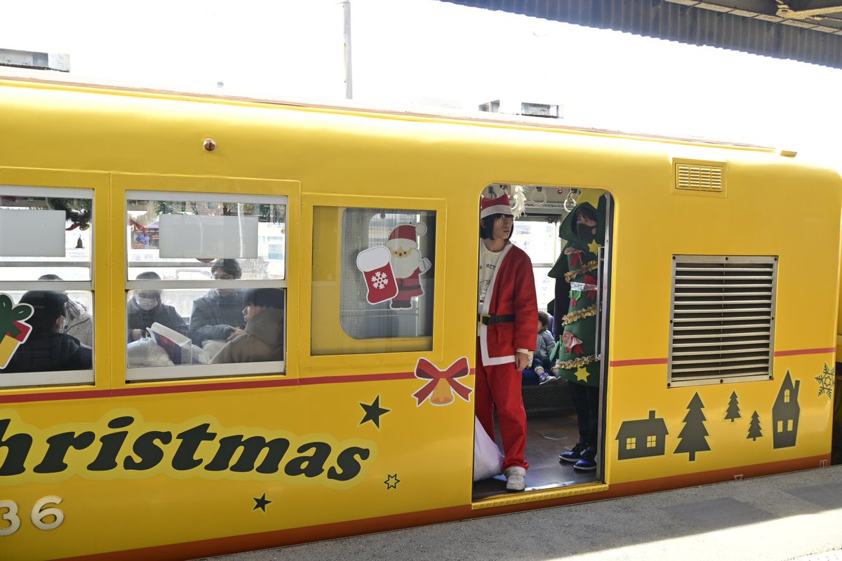 50101TUBASA's tweet photo. 100/421 270系 K73 
「サンタ🎅列車」 四日市大学主催
子ども限定にお菓子バック配る申しでした 
今回はK77が定期入場で代走でK73充当なりました 

① 東員〜大泉
②  東員〜穴太
#サンタ列車
#K73
#三岐鉄道北勢線 https://t.co/lbQxRGRjBL