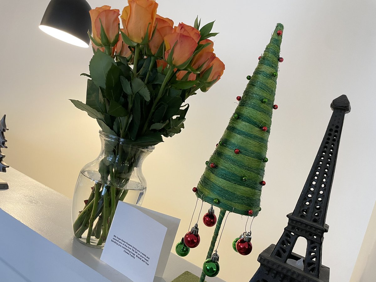 Only1Sable's tweet image. We had to say goodbye to our sweet girl Tiki after 17 great years. The incredible service from @chewy when cancelling her meds was quick &amp;amp; each email received shared genuine heartfelt care &amp;amp; sympathy. Today I rec'd these beautiful flowers. Thank you for being so amazing Chewy🐈‍⬛❤️