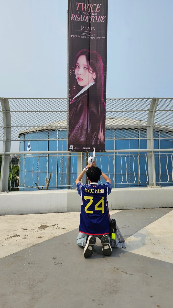 keJ_edot's tweet photo. Pemujaan berlebihan itu tidak baik. Ayo mina #READYTOBE_IN_JAKARTA #TWICE_5TH_WORLD_TOUR_JAKARTA https://t.co/Vx4Jr0WhRe