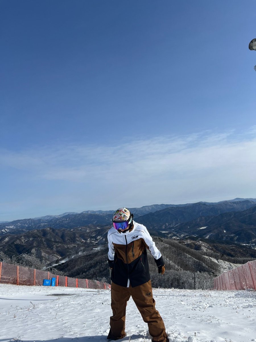 크리스마스때도 혼자 보드타러가야지!!

#섹트 #초대남 #ㅊㄷㄴ