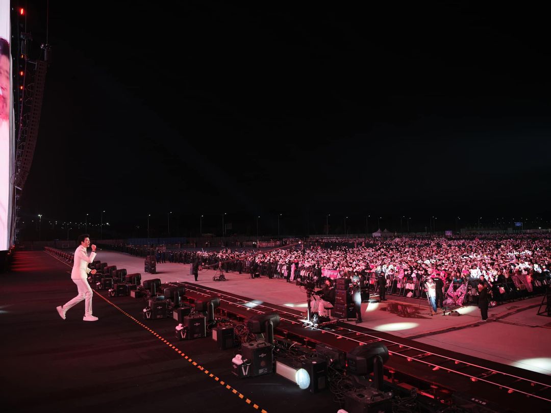 OurHomeAUSNZ's tweet photo. Shared from Team Leehom’s FB 23 Dec 2023: The enthusiasm never ceases, the music is always listened to and always new. Er Ge's stage will always give everyone a surprise 💥 With all new attempts, he hopes everyone enjoys it. 
(1) https://t.co/wWCcchEIRw