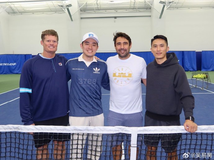 BendouZhang's tweet photo. Wayne Ferreira starts working with Wu Yibing after parting ways with Tiafoe.
More and more players are working with two coaches. Vagnozzi‐Cahill duo won ATP Coach of the year. Severin Luthi just joins Boris Becker on Rune's team. https://t.co/Mi2C4YjWiD
