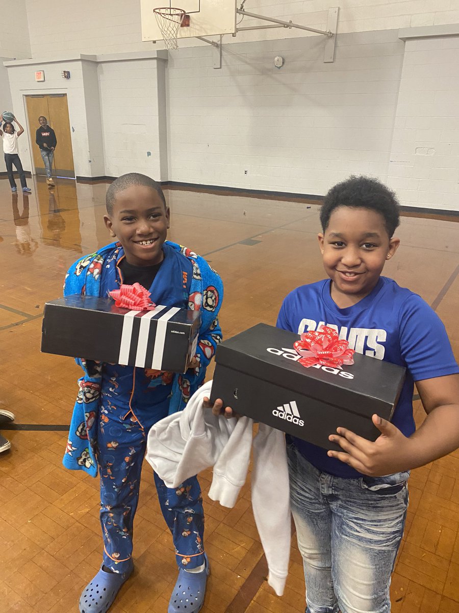 M S. V A L E N T I N E tweet media