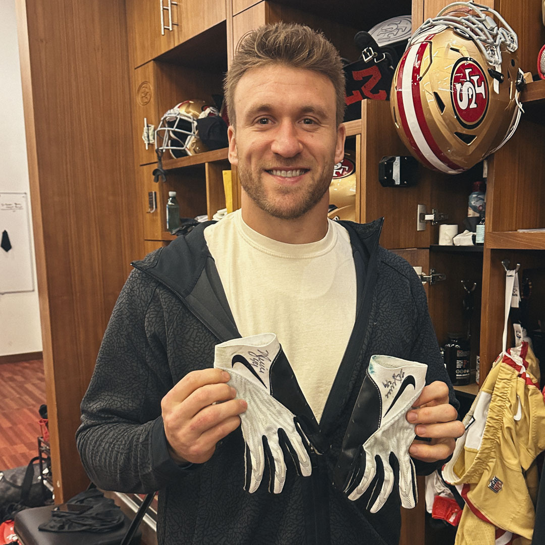 Juuuuice 🧃 RT to cast a #ProBowlVote for @JuiceCheck44 and a chance to win a pair of his gloves! No purchase necessary. Official rules: 49rs.co/3RSEUEP