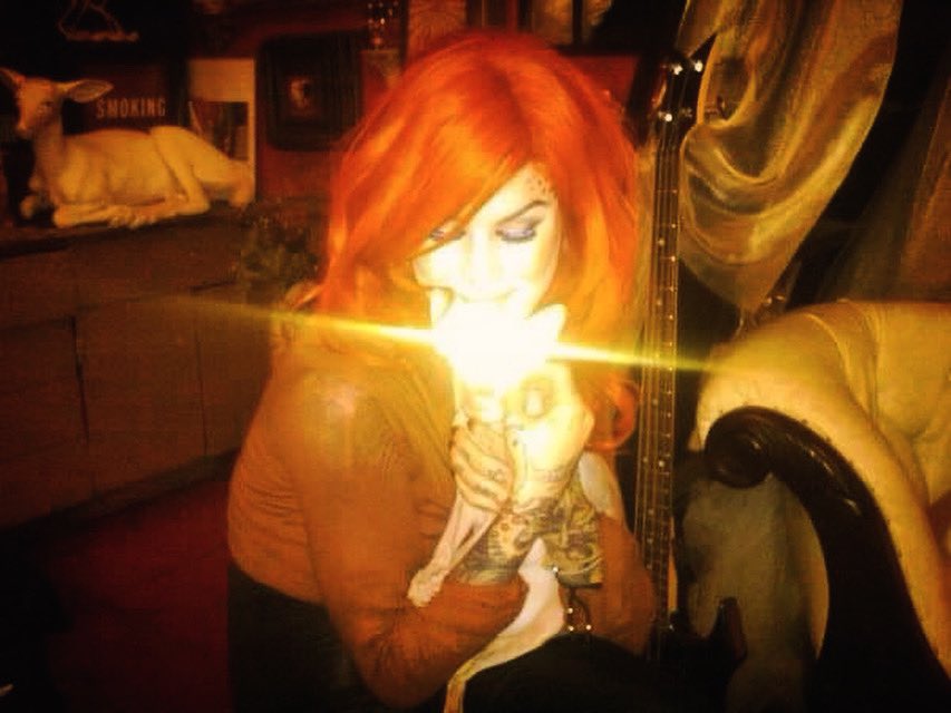 FLASHBACK FRIDAY: Kat cat sitting for Rita ⚡️
#katvond
