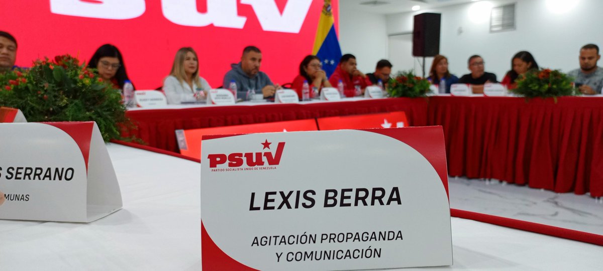 Lexis Berra (@lexisberra) on Twitter photo Maravilloso encuentro de trabajo
tuvimos en #Lechería, junto al <a href="/PartidoPSUV/">PSUV</a> #Anzoátegui y nuestro Gobernador <a href="/luismarcanos/">Luis Marcano</a>.
Juntos Nosotros Venceremos!!!
#NavidadDelEsequibo #22Dic
<a href="/dcabellor/">Diosdado Cabello R</a> <a href="/psuvanz_ve/">🔴 PSUV ANZOÁTEGUI 🔴</a> <a href="/taniapsuv/">Tania Valentina Díaz</a> <a href="/jorgerpsuv/">Jorge Rodríguez</a> Maravilloso encuentro de trabajo
tuvimos en #Lechería, junto al <a href="/PartidoPSUV/">PSUV</a> #Anzoátegui y nuestro Gobernador <a href="/luismarcanos/">Luis Marcano</a>.
Juntos Nosotros Venceremos!!!
#NavidadDelEsequibo #22Dic
<a href="/dcabellor/">Diosdado Cabello R</a> <a href="/psuvanz_ve/">🔴 PSUV ANZOÁTEGUI 🔴</a> <a href="/taniapsuv/">Tania Valentina Díaz</a> <a href="/jorgerpsuv/">Jorge Rodríguez</a>