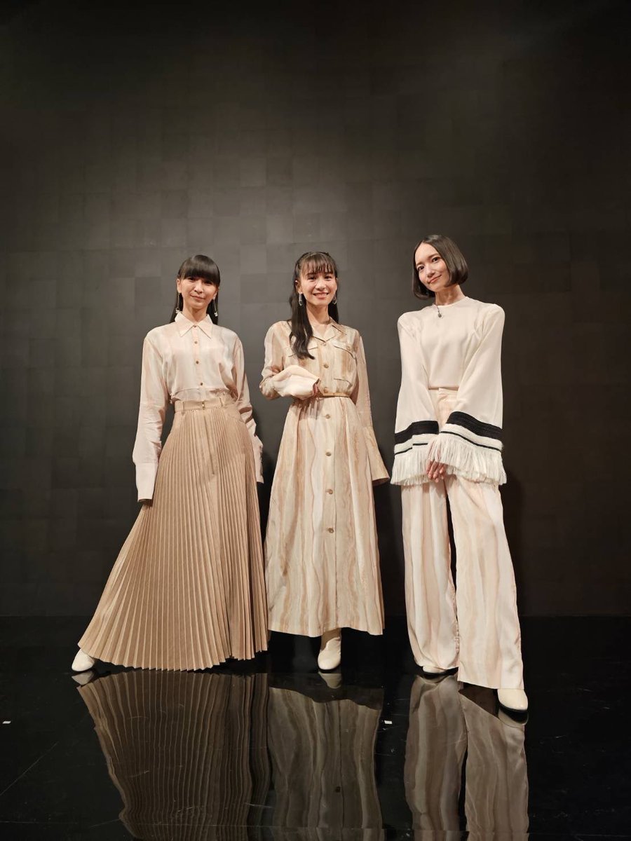 Perfume_Staff's tweet photo. NHK BS8K/BSP4K
「謎解き！ヒミツの至宝さん」
ゴッホ「ひまわり」 / 「空也上人立像」
ご覧いただいた方ありがとうございました🙌🏻

それぞれの謎解きに
Perfumeメンバーも真剣に挑戦💫
再放送もございますので
ぜひご覧ください🫧

#prfm https://t.co/PxNlibTP43