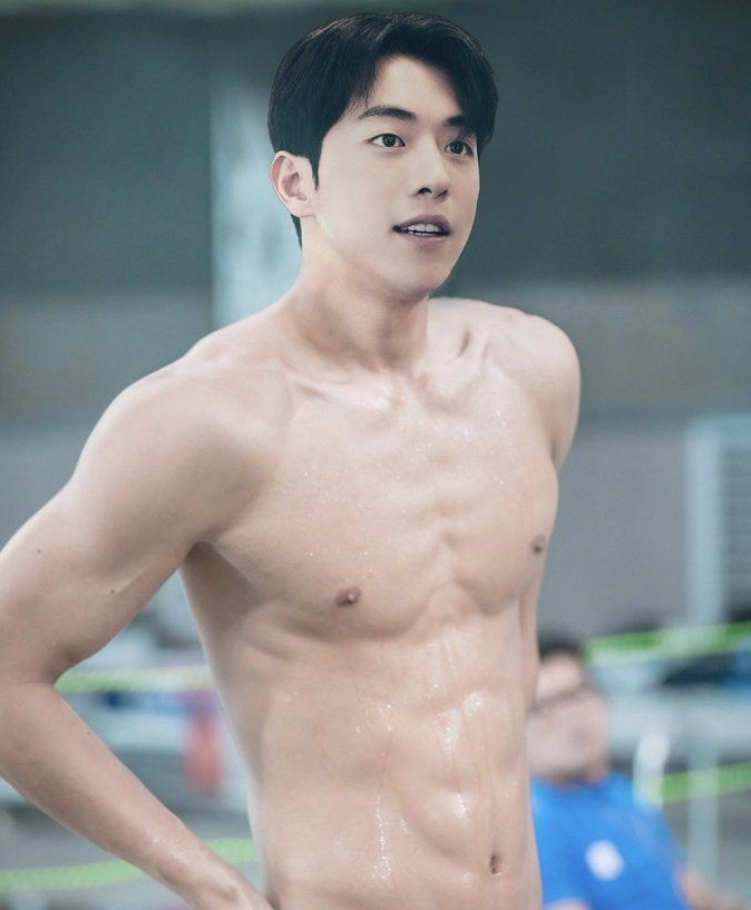 kontolmamas's tweet photo. the face                                       the body https://t.co/EQiaZo3Sc2