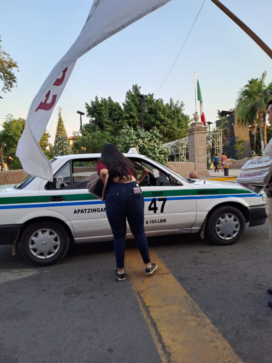 fabiolalucatero's tweet photo. Seguimos recorriendo nuestro municipio, y el día de ayer tocó en la plaza constituyentes; dónde transmitimos el mensaje de nuestra precandidata la Dra. @Claudiashein vamos por el proyecto de la construcción del segundo piso de la transformación 🇲🇽👊🏻
#ConClaudia #FGL #HayRelevo https://t.co/2sWJRBtgvZ