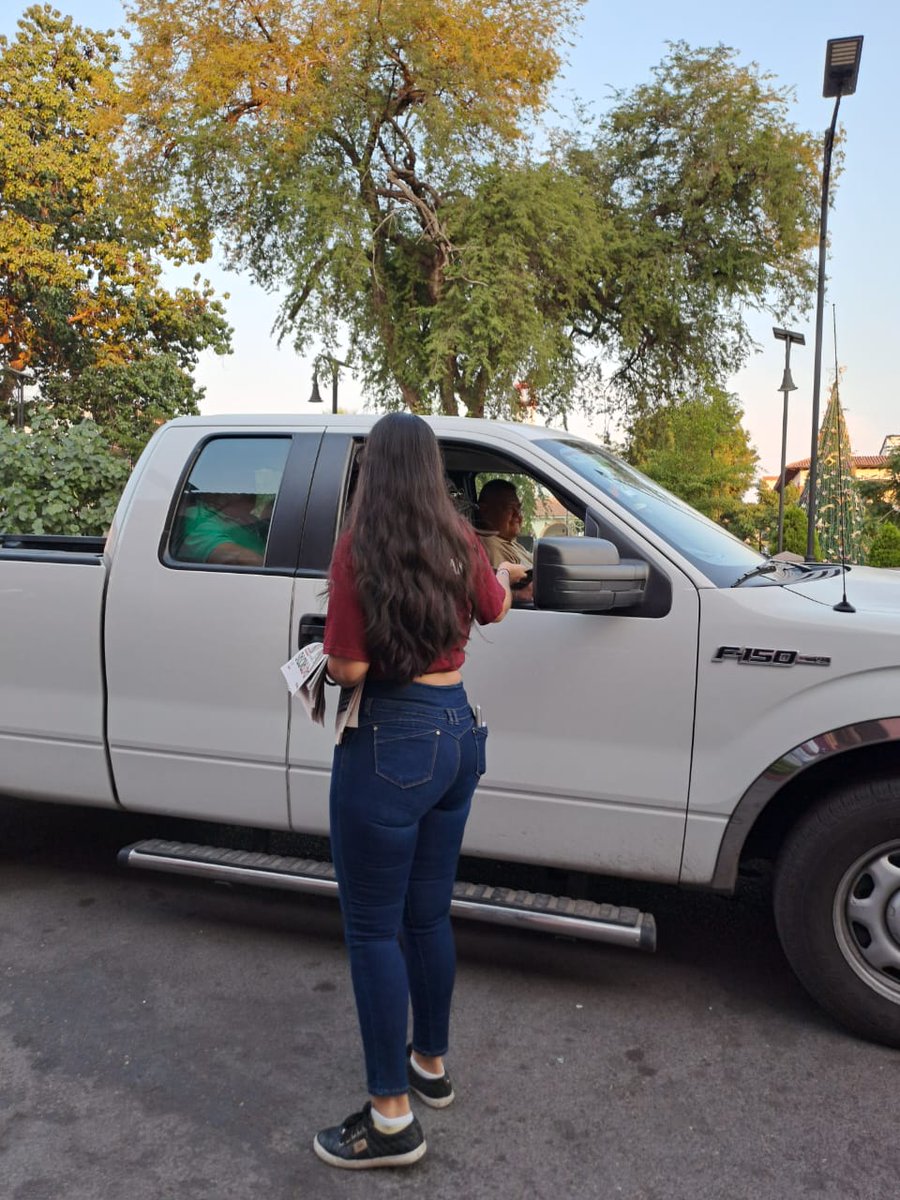 fabiolalucatero's tweet photo. Seguimos recorriendo nuestro municipio, y el día de ayer tocó en la plaza constituyentes; dónde transmitimos el mensaje de nuestra precandidata la Dra. @Claudiashein vamos por el proyecto de la construcción del segundo piso de la transformación 🇲🇽👊🏻
#ConClaudia #FGL #HayRelevo https://t.co/2sWJRBtgvZ