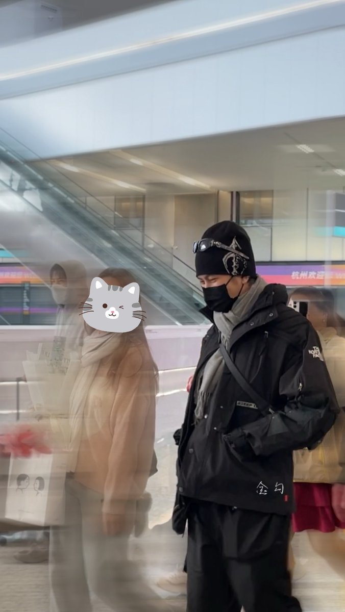 piliququer's tweet photo. 📍杭州萧山国际机场

salf flight and keep warm✈️🧣
see u soon❤️

 #BuildJakapan 
#Beyourluve 
@JakeB4rever https://t.co/vhUbETTGYD