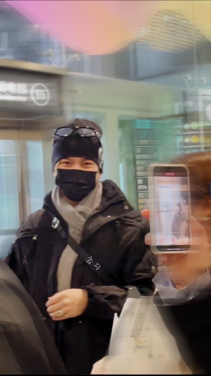 piliququer's tweet photo. 📍杭州萧山国际机场

salf flight and keep warm✈️🧣
see u soon❤️

 #BuildJakapan 
#Beyourluve 
@JakeB4rever https://t.co/vhUbETTGYD