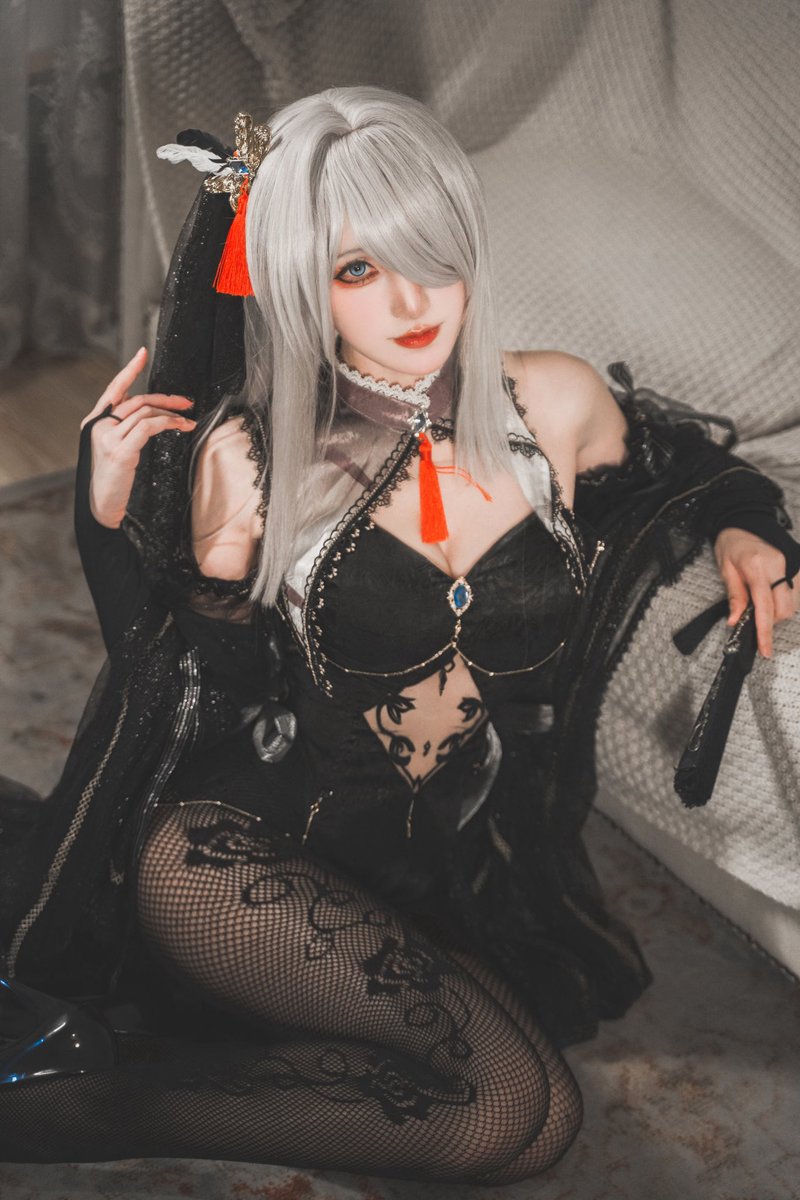 suqingdesu's tweet photo. 小姨花嫁
#GenshinImpact #原神 #cosplay https://t.co/dZSBhbWQTw