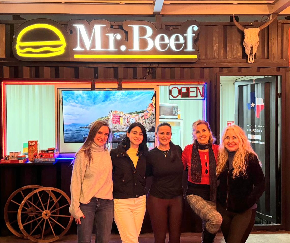APpruneda23488's tweet photo. #mrbeef #comidaycena #hamburguesasybonelees #monterrey #sobrinas #lovemrbeef https://t.co/Q0v9BPzk87