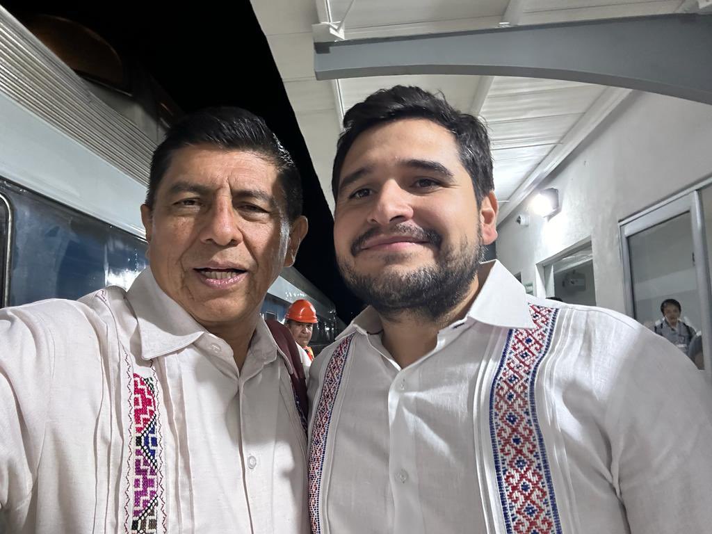 salomonj's tweet photo. En el recorrido del Tren Interoceánico con el Presidente @lopezobrador_, mis amigos gobernadores y Gonzalo López Beltrán. En cinco años, con voluntad y determinación, nuestro Presidente ha hecho posible lo que otros no pudieron, con obras históricas para la transformación. https://t.co/EdGn9LU4AG