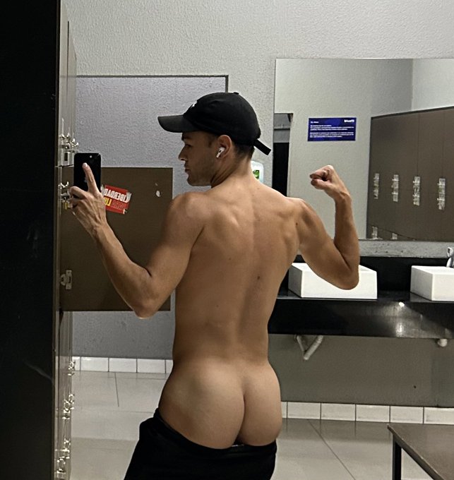 Watch Hanry's leaked NSFW photo on TwXstars