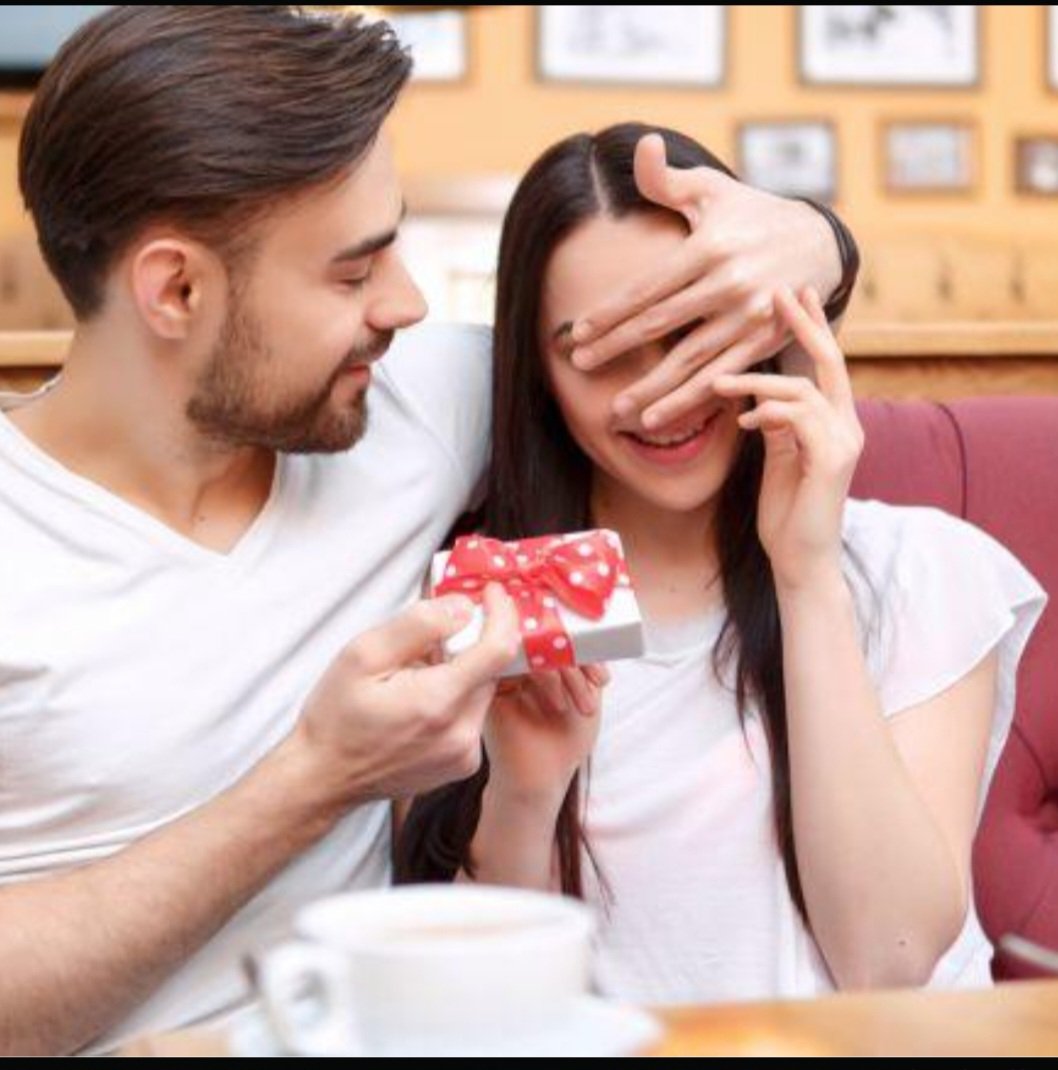 كل شيء ينقص إذا قسمناه
 على اثنين..
 إلا السعادة..
 فإنها تزيد وتتعاظم..

 صباح الخيرات والسعادة 💫