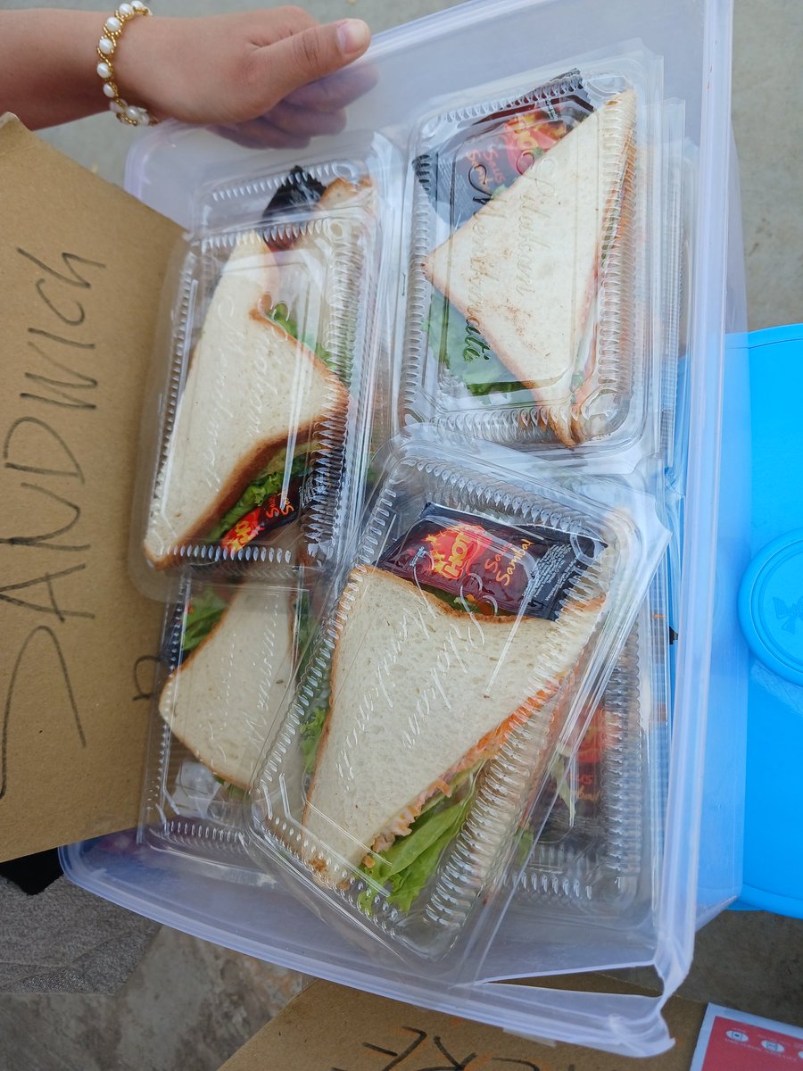 dongsaeng_abin2's tweet photo. Want to sell sandwich makanan
Price : 15.000
Yuk ada di samping tempat tiket showing~
Ada aqua 8k
Teh botol 650ml 10k
#ReadyToBeInJKT #TWICE_5TH_WOLRD_TOUR #TWICEinJKT #RTBinJKT #TWICE_5TH_WORLD_TOUR_IN_JAKARTA #READYTOBE_IN_JAKARTA https://t.co/K2RfdJFER6
