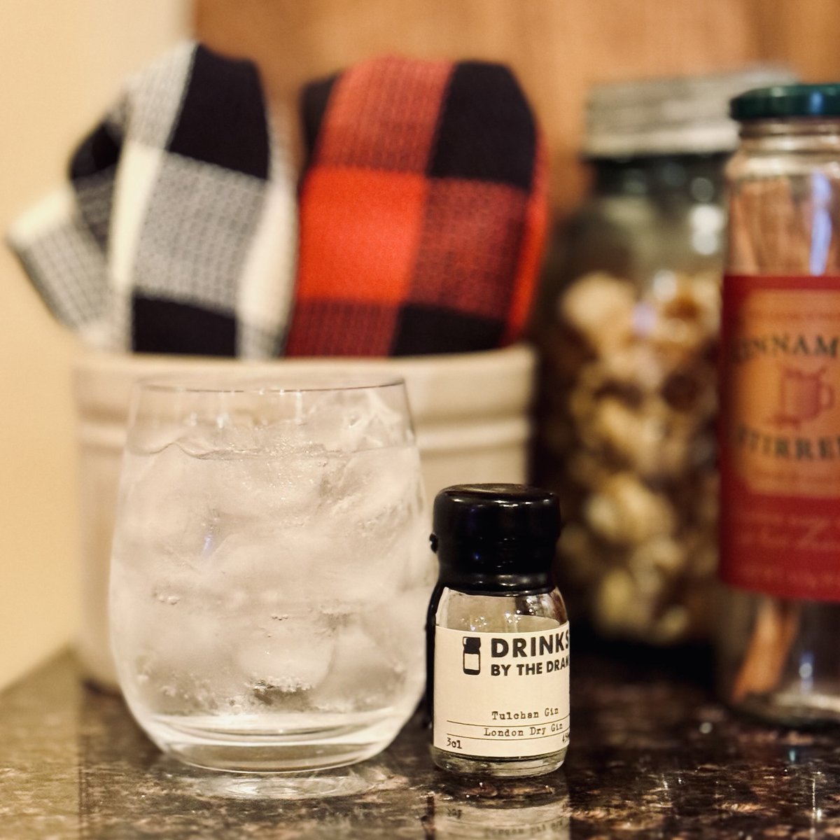 @SuntoryGlobal @Kyrodistillery @FeverTreeMixers @No3Gin @Edinburgh_Gin Day 22 of #ginvent: Tulchan Gin by the Tulchan Distillery

A Scottish London Dry with a decent flavor and botanicals. Enjoyed the flavor, especially some of the fruit that came through nicely after the initial juniper. #cheers