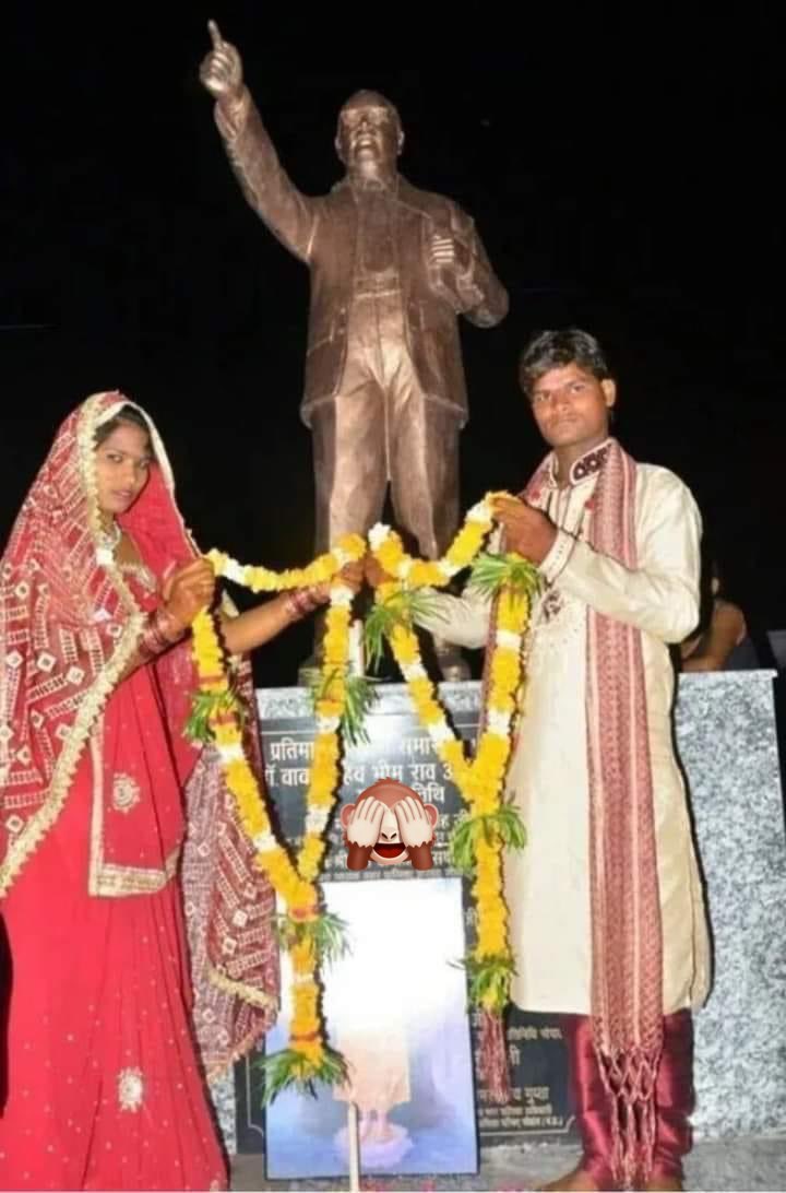 बाबा साब के आशीर्वाद से भिम पुत्र ने किया अपनी छोटी बन के साथ भीमविवा।

भिम पुतर का कहना था विज्ञान और गुरुत्वाकर्षण बल कहता है। एक लड़के को लड़की की जरूरत है और एक लड़की को एक लड़के की ( जै भिम करने के लिए ) जब ये सब घर में ही मिल रहा है। तो हम बाहर क्यों भटके।

ये सब कपटी