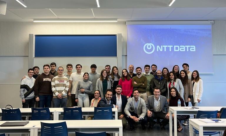 'Nuestros expertos Héctor Álvarez, Antonio Rivero, Juan Bosco Gómez y Marina Hernández fueron ponentes en la Universidad de Loyola. Compartieron cómo #NTTDATAEspaña impulsa el valor para nuestros clientes mediante IA y análisis de datos. 🚀📊 #IA #Datos'