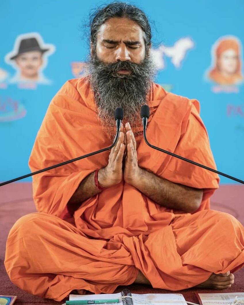 #योग मात्र एक क्रियाकलाप नहीं है,योग इस जीवन का सम्पूर्ण विज्ञान,सत्य और समाधान है।

योग जीवन का सम्पूर्णस्वास्थ्य,सुख,
शांति,संतुष्टि,प्रसन्नता,सफलता, प्रयोजन और पुरुषार्थ है।

यह पूरी साधना है।जो रोगी होता है,वो पूरा योगी नहीं हो सकता और जो योगी होता है वो रोगी नहीं होता।