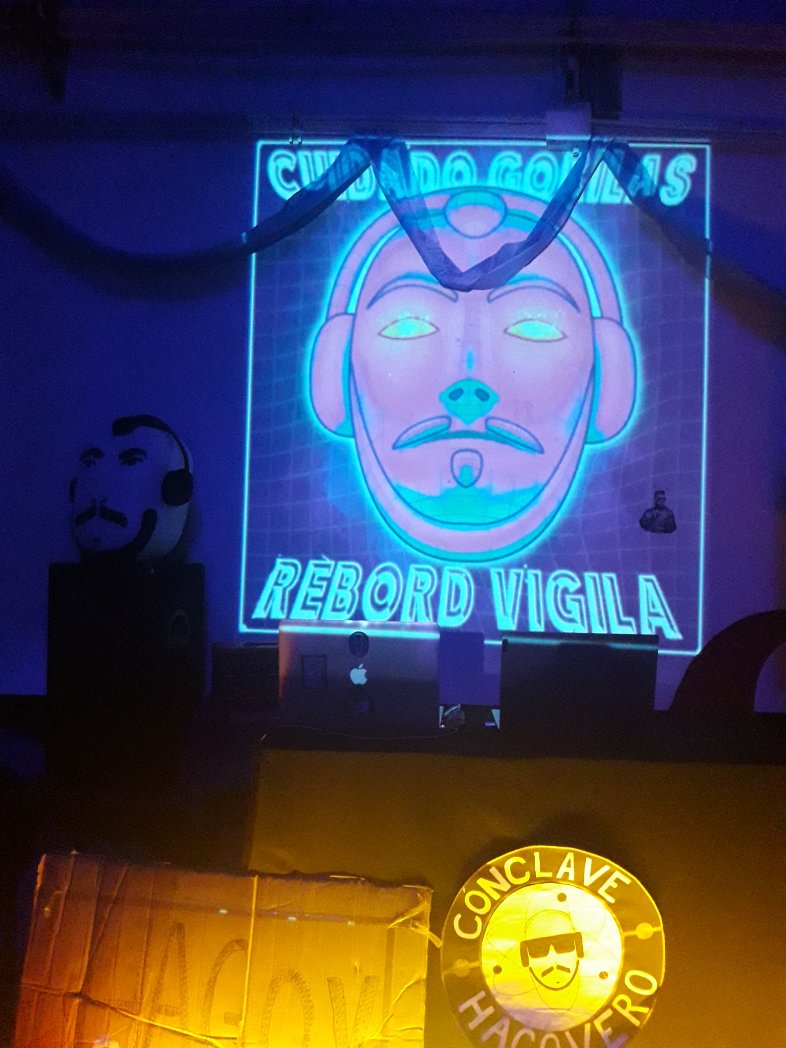 Progrebord's tweet photo. Acá en la fiesta hagovera viendo como están las cosas https://t.co/LcXyRgR2dZ