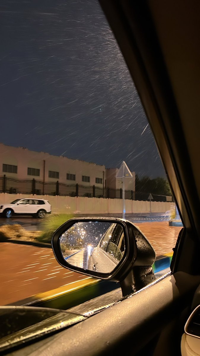 2iiail's tweet photo. كل هذا الغيث قطره من سحابه 
و كل هذا الحب نبذّه من غلاي 

من دريت إن بـ المطر دعوه مُجابه
و أسمك أكثر أسمٍ أذكره في دُعاي https://t.co/0COmwchfDI