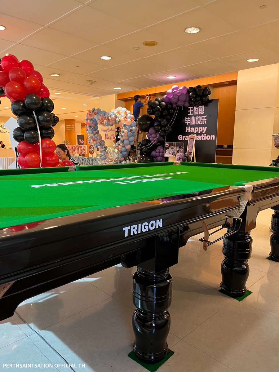 PS_OfficialTH's tweet photo. Snooker Table 🫶🏻🖤 👨🏻‍🎓🎁🎉

#GraduationPERTH 
#PerthSaintSation #TRIGON https://t.co/chnzLbeEN3