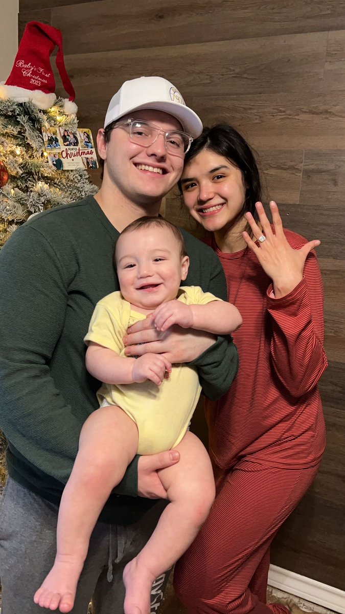 esterg_03's tweet photo. We’re engaged, can’t wait till forever ❤️💍 https://t.co/GJMLAHx6Am