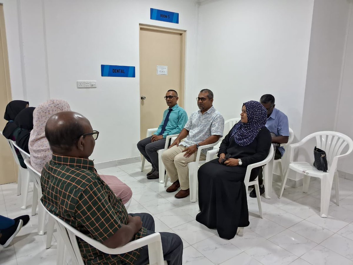 AsluSoora's tweet photo. ހެލްތު މިނިސްޓަރ@abkhaleel ހުޅުމީދޫ ހެލްތް ސެންޓަރ ގެ މުއައްޒަފުންނާ ބައްދަލު ކުރެއްވުން
#MuizzSpeed
#DhiveheengeRaajje
#AdduCityHulhumeedhoo https://t.co/fZ6rUdtvpu