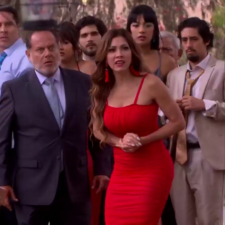 AFHSOtraVez's tweet photo. "Walter" 😳 JAJAJSAJSAJS
#AFHS #AlFondoHaySitio #FinalAFHS10 https://t.co/vVEx8HF6B9