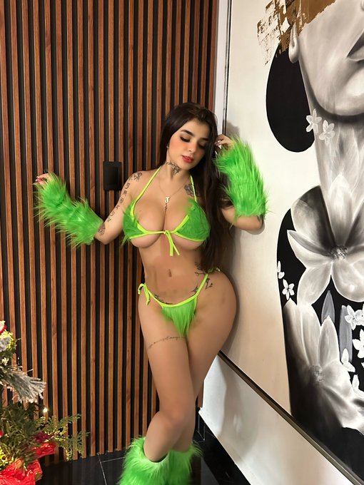 Ese grinch si me gusta 😳🎄 https://t.co/sCJczeqqof